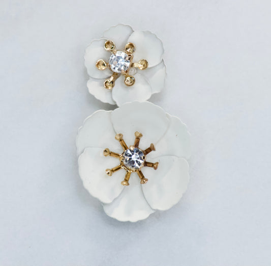 Deux Fleurs Blanches Earrings